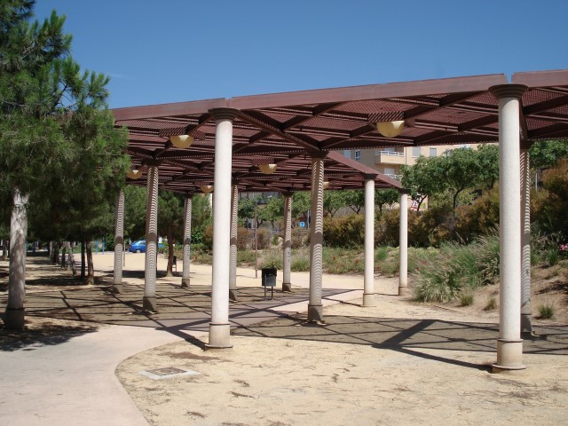 בניית פרגולה בחצר